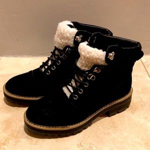 Black winter boots. Cute. 7.5 US size.